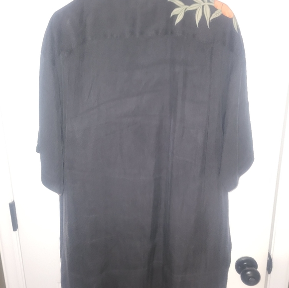 Tommy Bahama Button Down - Picture 4 of 4